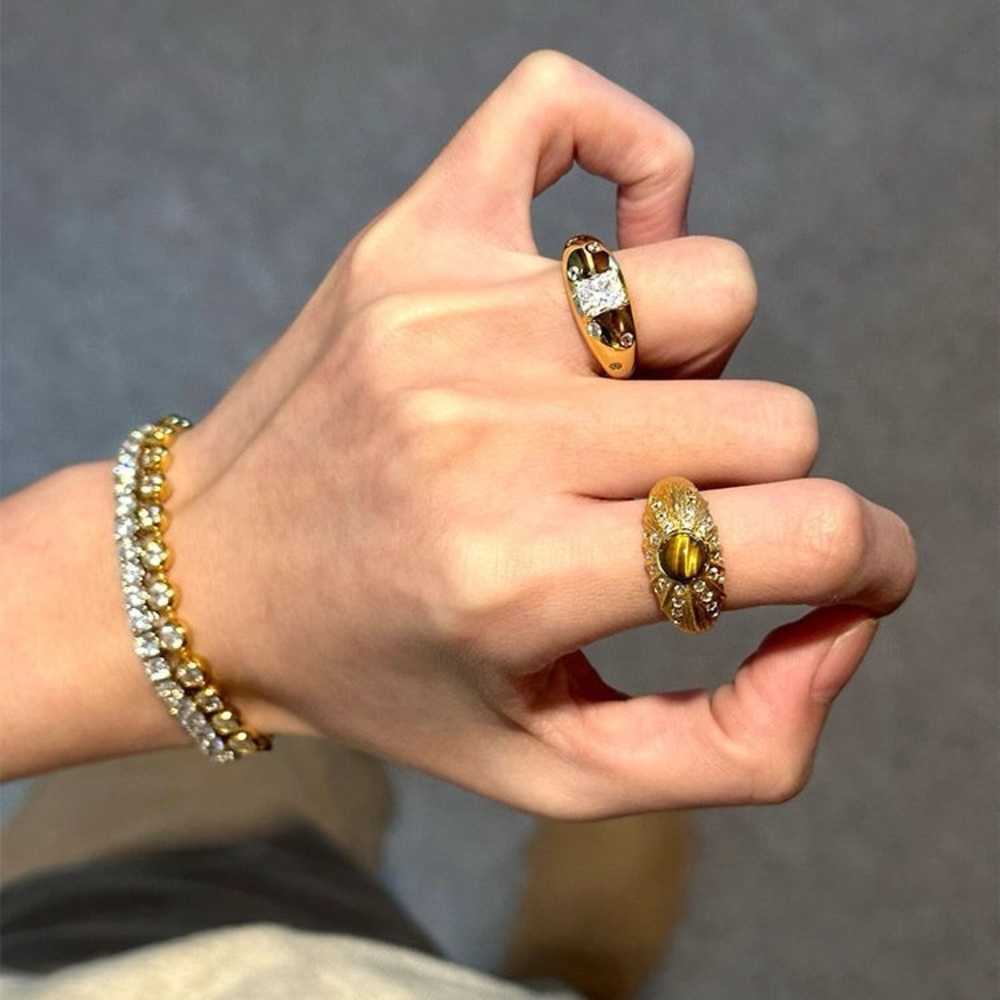 Tiger's eye ring, golden color
square diamond ring golden color